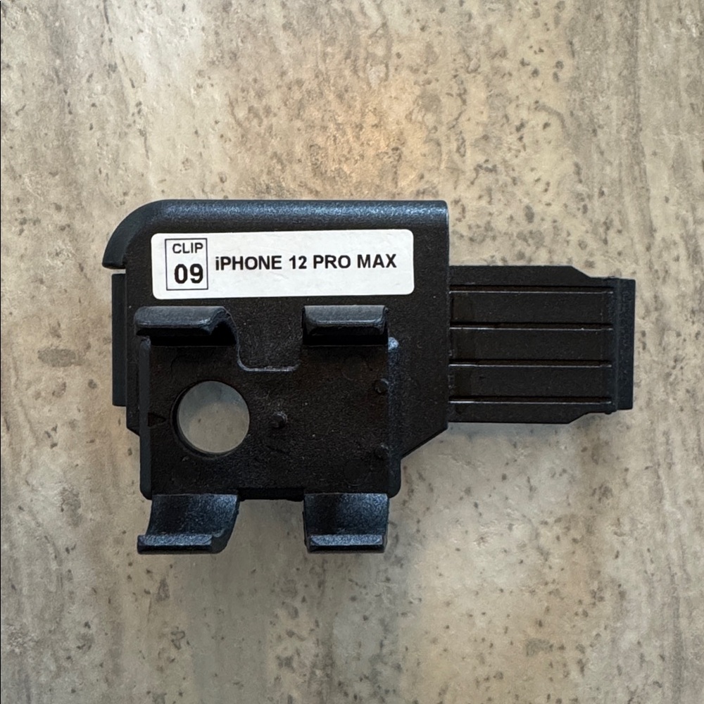 Inito iPhone 12 Pro Max Attachment Clip